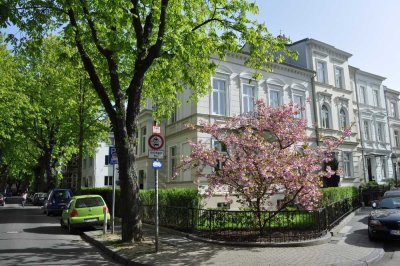Topmöblierte Dachwohnung im modernisierten Gründerzeithaus in bester Südstadt-Lage