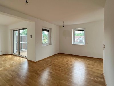 Lichtdurchflutetes Wohnen mit Stil - 2-Zimmer- Wohnung mit großem Balkon in zentraler Lage