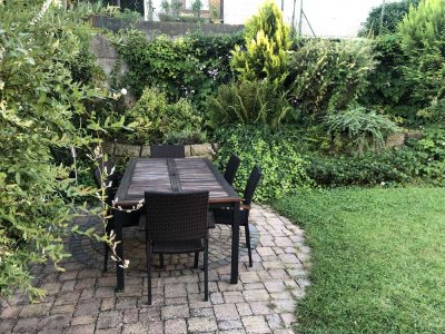 Familiengerechtes helles Haus, ruhig gelegen mit schönem uneinsehbarem Süd-West Garten