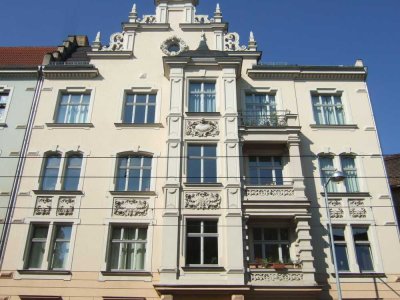 Stuckaltbauwohnung - Toller Schnitt - Lärchendielen - Flügeltüren - Marmorbad