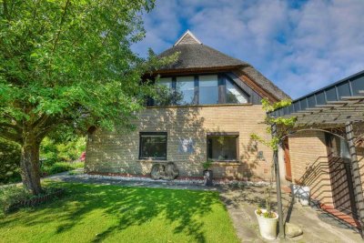 Schönes Wohnhaus mit Garage, Einbauküche, auf ca. 1.085 m² großem Südwestgrundstück in ruhiger Lage