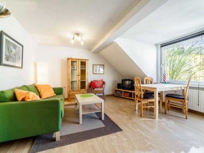 Charmante 2-Raum-DG-Wohnung mit Loggia und EBK in Hamburg St. Pauli