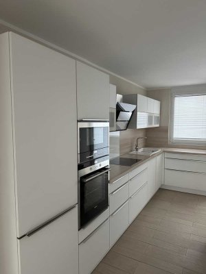 Erstbezug nach Sanierung - Teilmöbliertes Reihendendhaus in Wassernähe mit Luxusausausstattung