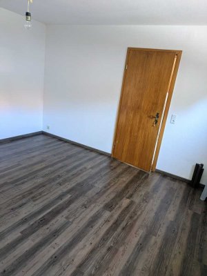 Renovierte 1,5-Raum-EG-Wohnung in Waake