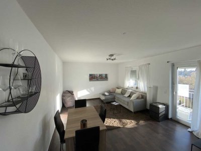 Freundliche 4-Zimmer-Wohnung mit Balkon und Einbauküche in Pentling