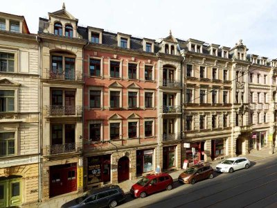 www.r-o.de +++ Individuelle Maisonettewohnung mit Balkon und offener Galerie in der Altstadt