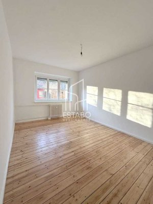 Bezugsfreie und gepflegte helle 2-Zimmer-Wohnung am Schoelerpark mit Wintergarten mit Gartenblick