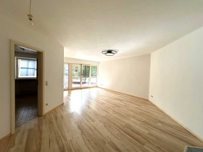 Großzügig geschnittene 3 Zimmerwohnung mit Balkon und Wintergarten in Altenerding