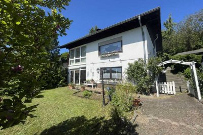 Ein Ort zum Aufatmen – Charmantes Ferienhaus mit Seeblick in traumhafter Lage am Edersee