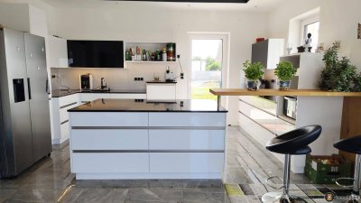 Urlaubsfeeling zu Haus im moderner Bungalow mit Pool in Grünruhelage