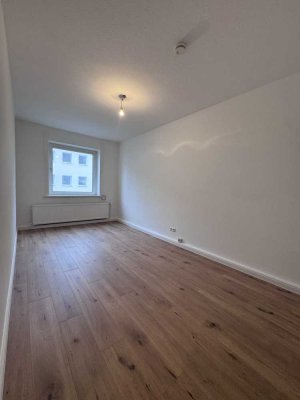 WG-Geeignet - Frisch sanierte Wohnung samt EBK  in TOP-Lage zu vermieten!