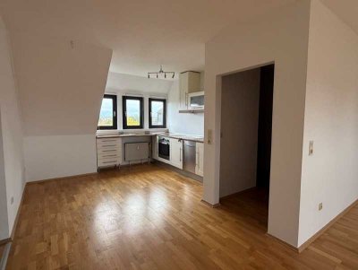 Stilvolle 2,5-Zi.-Wohnung mit praktischer Aufteilung und moderner Einbauküche