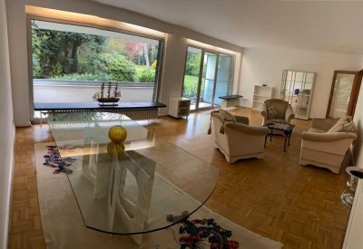 Wohnen wie im Haus: Wunderschöne 6-Raum-Hochparterre-Maisonette-Wohnung mit Balkon, Garten, Garage