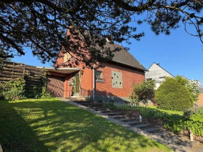 Freistehendes Haus mit viel Potenzial in Buschbell II Großes Grundstück mit Süd-West-Ausrichtung