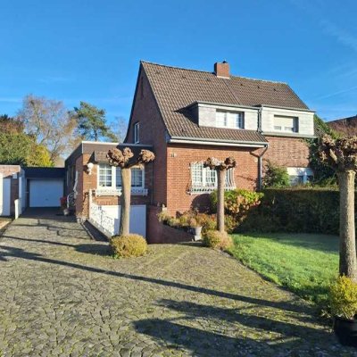Preiswerte 5-Raum-Doppelhaushälfte mit EBK in Krefeld Forstwald