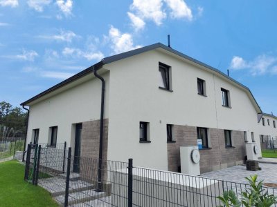 Schöne Neubau Doppelhaushälfte für Familien und Erholungssuchende