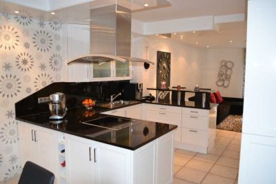 Großzügiges Reihenmittelhaus, modern gestaltet, mit exklusiver Küche