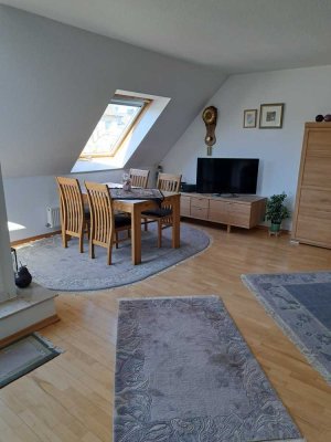 Geschmackvolle, gepflegte 2-Raum-Maisonette-Wohnung mit geh. Innenausstattung mit Balkon