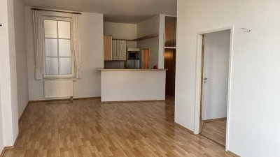 Attraktive 2,5 Zimmer-Whg., Altstadt RE, mit Einbauküche, Balkon, Keller, Aufzug
