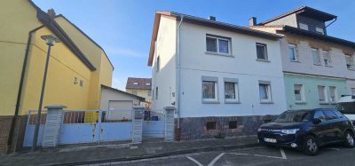 Freundliches Haus mit fünf Zimmern in 68623, Lampertheim-Hofheim