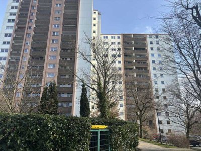 Renovierungsbedürftige 3-Zimmer-Wohnung mit Balkon