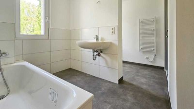 Kernsaniert mit Dusche, Wanne, Fußbodenheizung, Stellplatz :-)