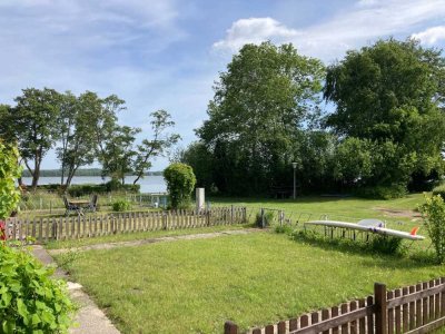 Kleines Reihenbootshaus - Eigentumsland - Stegliegeplatz.....
