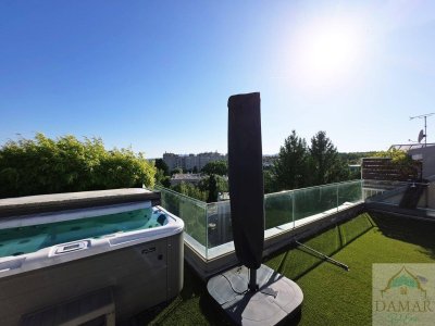 Den Arbeitsalltag im eigenen Whirlpool auf der riesigen Dachterrasse vergessen und die Seele baumeln lassen!