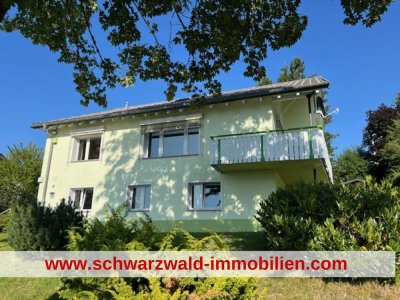 Zweifamilienhaus   -  Gartentraum, saniert & in Bestlage von Neustadt
