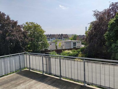 PROVISIONSFREI: Moderne DG-Wohnung in Bilk mit 15m² Dachterrasse, Luxus-Küche und 2 TG Plätzen