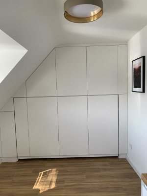 Klein und praktisch: vollständig möbliertes 1-Zimmer-Apartment mit WLAN, in Bredeney
