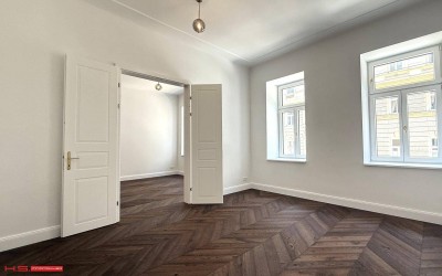 SERVITENVIERTEL - ERSTBEZUG mit TERRASSE IM INNENHOF- HIGH END STILWOHNUNG - 95 m WFL - 4 Zimmer - 2 BÄDER - RENOVIERTES STILJUWEL