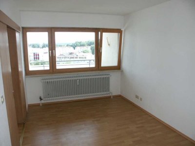 Helle 2-Zimmer Wohnung im 8. OG mit Balkon in Traunreut