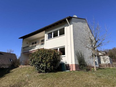 Mitten im Grünen: Freistehendes Einfamilienhaus mit Einliegerwohnung