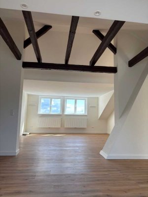 Erstbezug mit Einbauküche: Geschmackvolle 2,5-Zimmer-DG-Wohnung mit geh. Innenausstattung in Rinteln