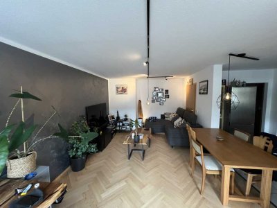 Freundliche 2,5-Zimmer-Wohnung mit gehobener Innenausstattung mit Balkon und EBK in Obersulm
