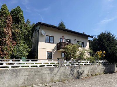 Charmantes Einfamilienhaus in ruhiger Hanglage mit idyllischem Waldgarten