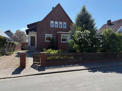 Gepflegtes Ein- bis Zweifamilienhaus mit großem Grundstück und Blick auf die Marienburg