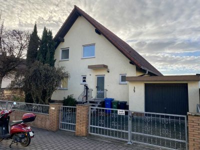 Provisionsfrei! Freistehendes Einfamilienhaus mit Terrasse und Garten