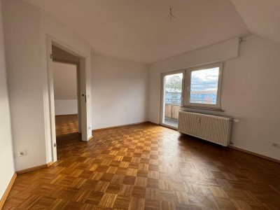 Attika-Wohnung mit Balkon, 3,5 Zi. in Walldorf