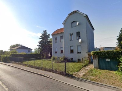 ALTBAUCHARME UNTER DEM DACH - 2-ZIMMER-WOHNUNG MIT EXTRA KÜCHE UND PARKPLATZ
