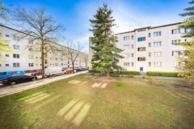 Wohnung mit Holzdielen und Wohnküche