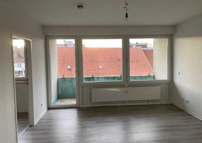 **FRISCH RENOVIERT**Helle 2- Zimmerwohnung mit Balkon sucht ruhige Mieter**