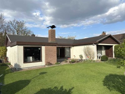 Komfort-Bungalow mit Einliegerwohnung und Doppelgarage in bester Lage - Provisionsfrei für Käufer