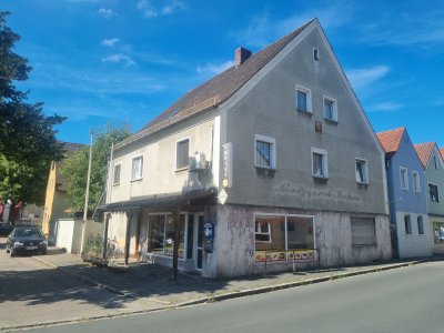 Zwei Familien Haus mit Laden und Garage / Nebengeb. in Allersberg