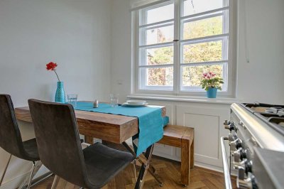 Wunderschöner 4-Zi-Altbau beim Gasteig, Lift, Balkon, TG mietbar, bezugsfrei