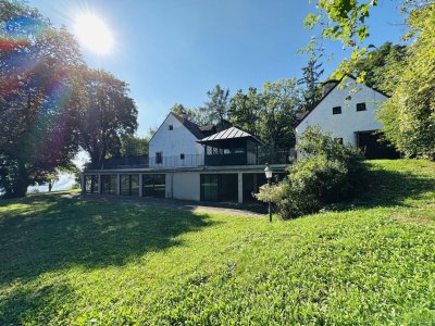 Ca. 3000 m² weitläufiges und stilvoll gestaltetes Gartenareal mit Terrassen, Pavillon und exklusiven Rückzugsbereichen – ideale Kulisse für Events, Kundentermine oder Outdoor-Inszenierungen.