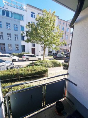 Gutes Investment! Renovierte 2-Raum-Wohnung mit Balkon inkl. TG-Stellplatz citynah!