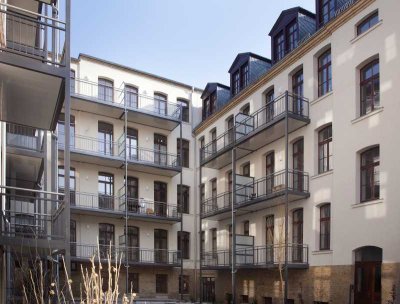 Zum Innenhof gelegene 2-Zimmer-Wohnung im sanierten Fabrikgebäude mit Balkon !