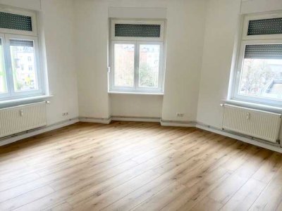 Kernsaniert 2026 auf Neubau-Niveau – stilvolle 2-Zimmer-Wohnung im Zentrum von Biebrich mit Eiche-Pa